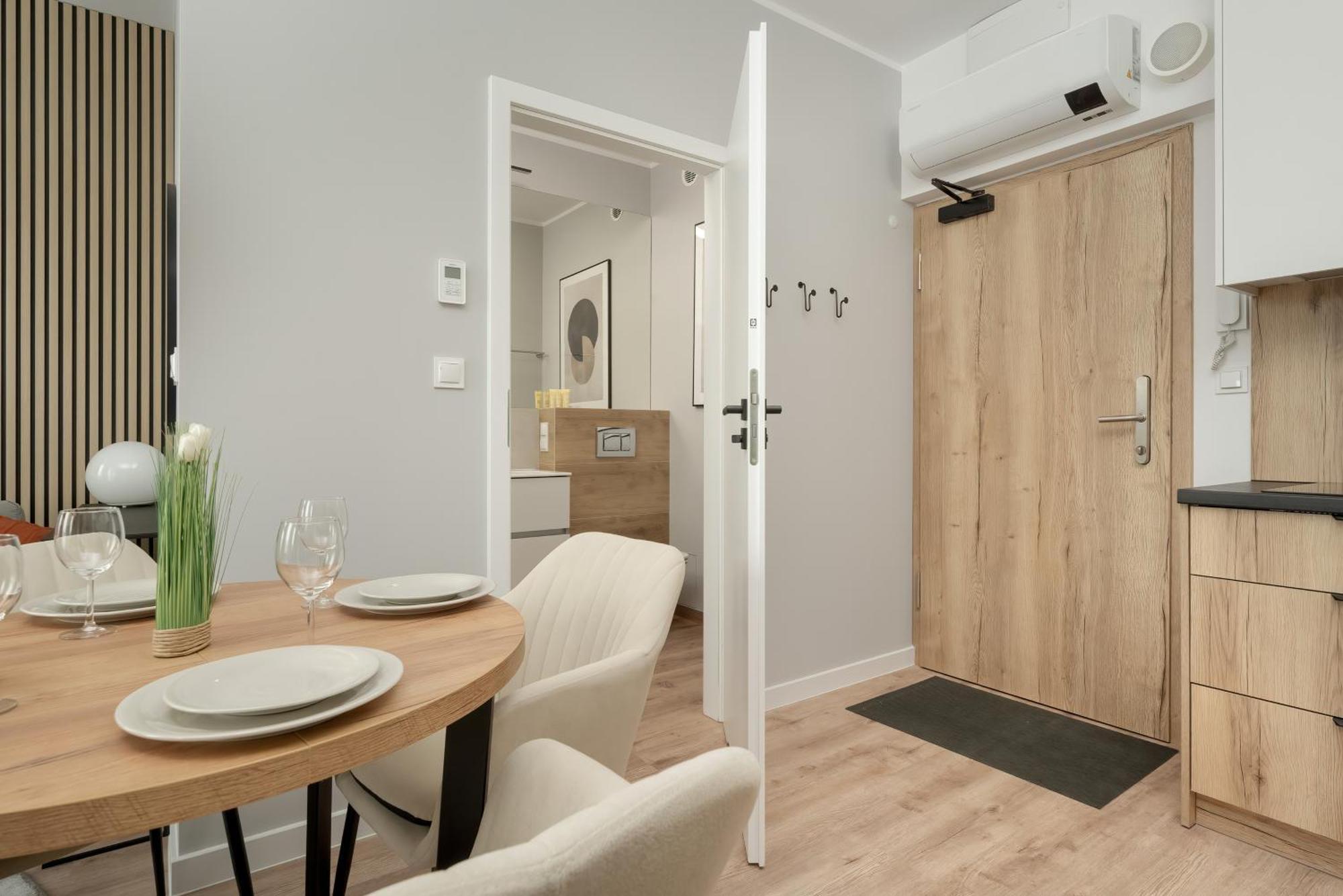 Apartamenty Zwycieska Z Klimatyzacja, Free Garage Wroclaw By Noclegi Renters Exterior foto